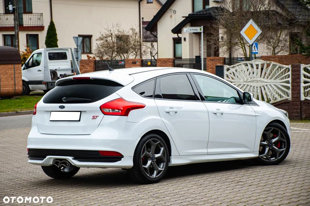 Ford Focus 2.0 TDCi ST mit Leder-Exclusiv-Paket - 15