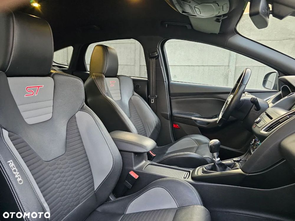 Ford Focus ST - 35