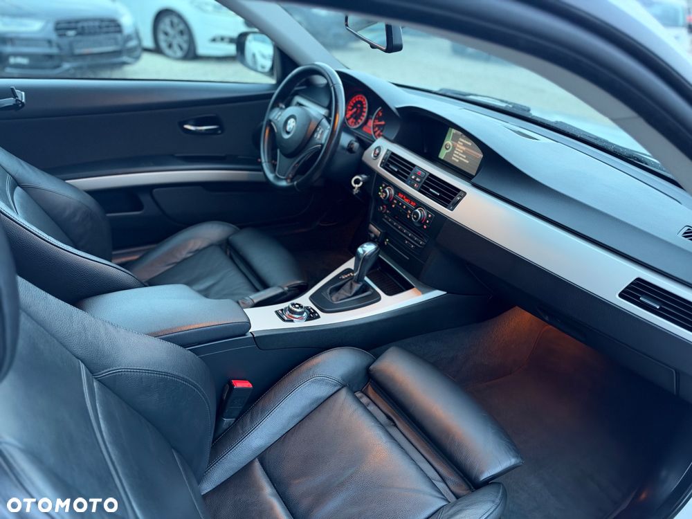 BMW Seria 3 320i Edition Exclusive - 17
