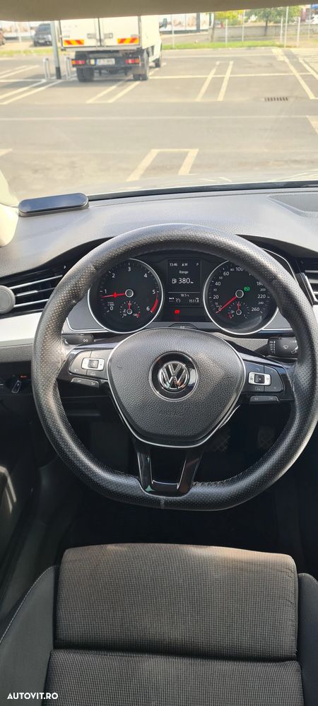 Volkswagen Passat - 9