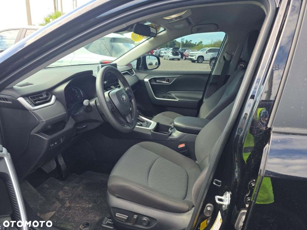 Toyota RAV4 - 6