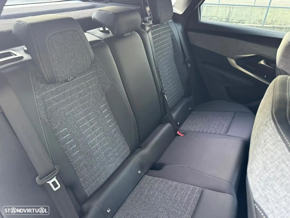 Peugeot 3008 1.2 Hybrid Allure e-DCS6 — fotografia 31
