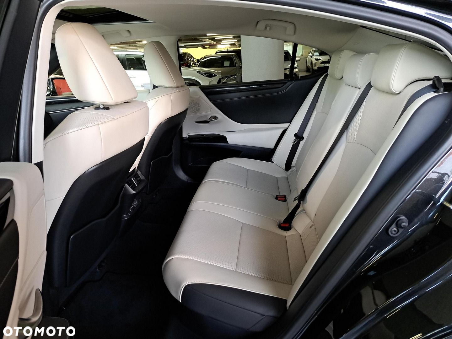 Lexus ES 300h Business Edition - 11