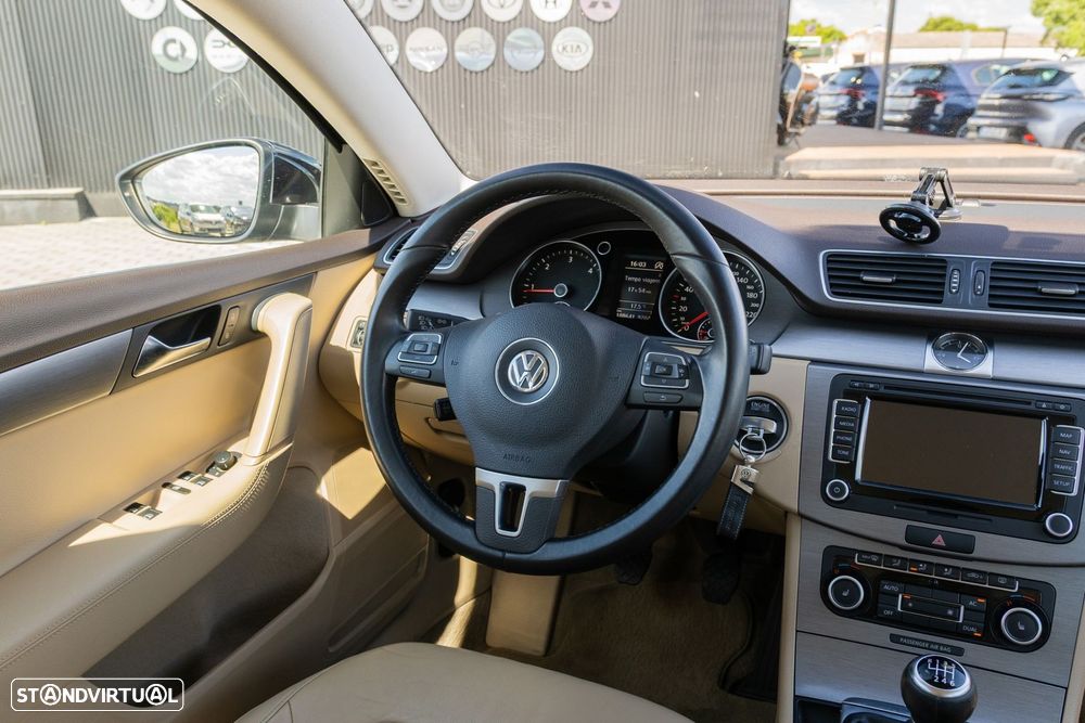 VW Passat Variant 2.0 TDI Highline - 16