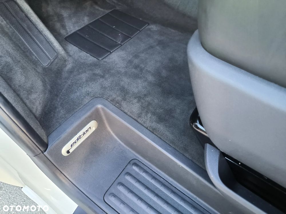 Volkswagen Multivan - 22