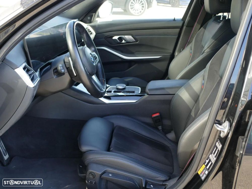 BMW 330 e Pack Desportivo M Auto - 31