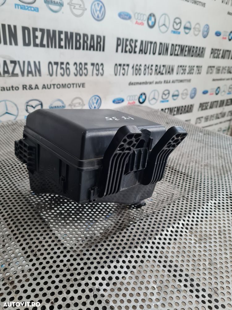 Carcasa Cutie Panou Sigurante Hyundai IX35 2.0 Benzina Motor G4KD An 2009-2010-2011-2012-2013-2014-2015 Dezmembrez Hyundai IX35 2.0 Benzina 2x4 Cod Motor G4KD An 2009-2010-2011-2012-2013-2014-2015 Volan Stanga - 3