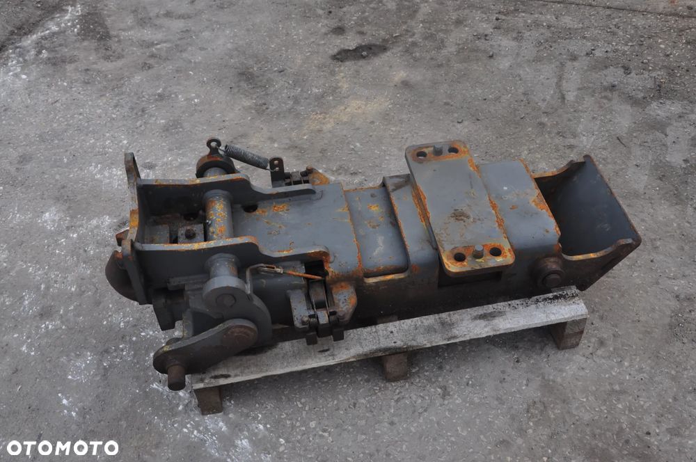 ZACZEP DOLNY MASSEY FERGUSON 7480 6480 6485 - 7