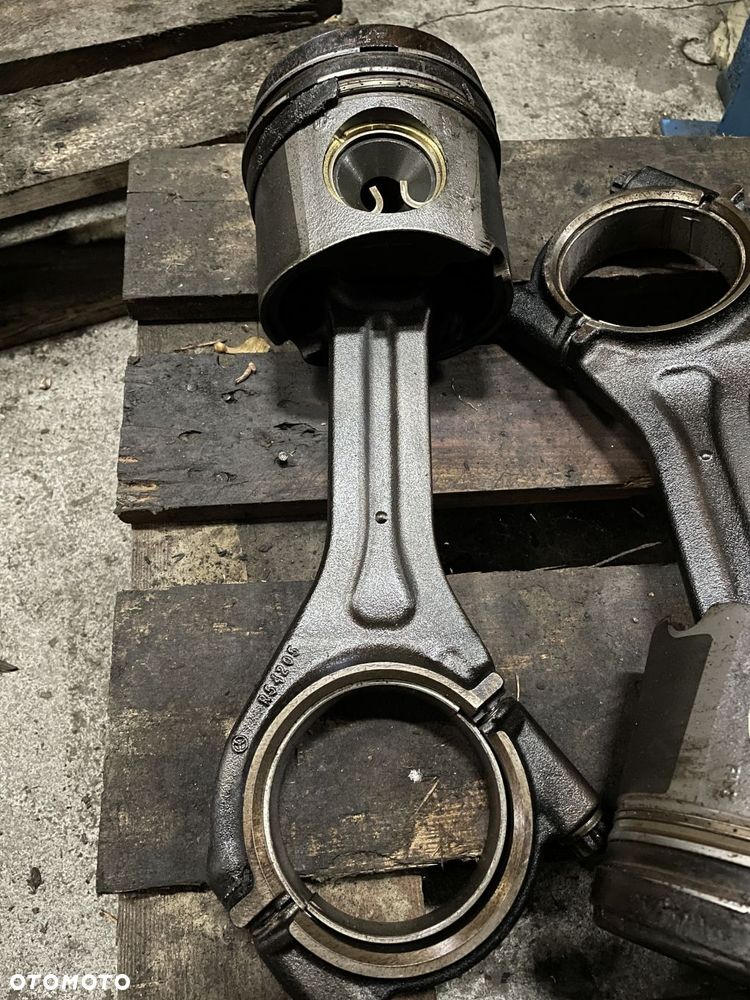 Mercedes OM502 OM502LA Claas Lexion - wał korbowy korbowody - 2