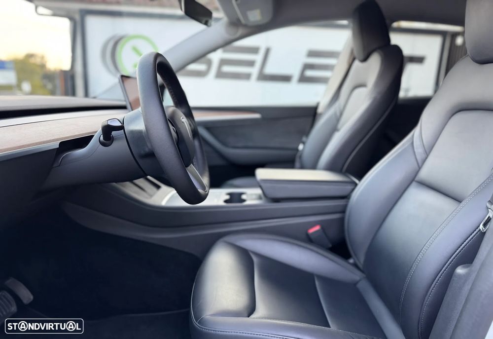 Tesla Model Y Long Range Dual Motor AWD - 19