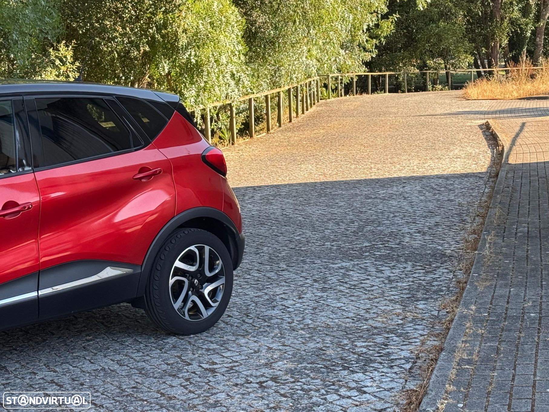 Renault Captur 1.5 dCi Helly Hansen - 3