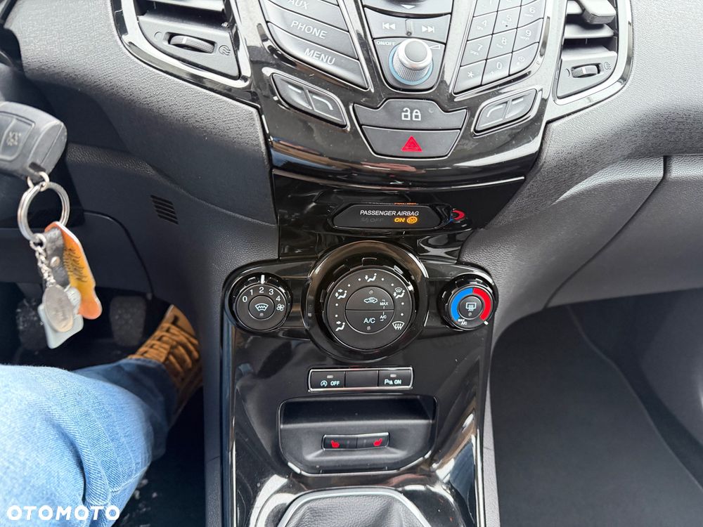 Ford Fiesta 1.0 EcoBoost STart-Stop Titanium - 14