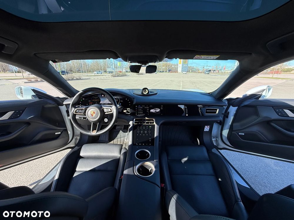 Porsche Taycan - 10