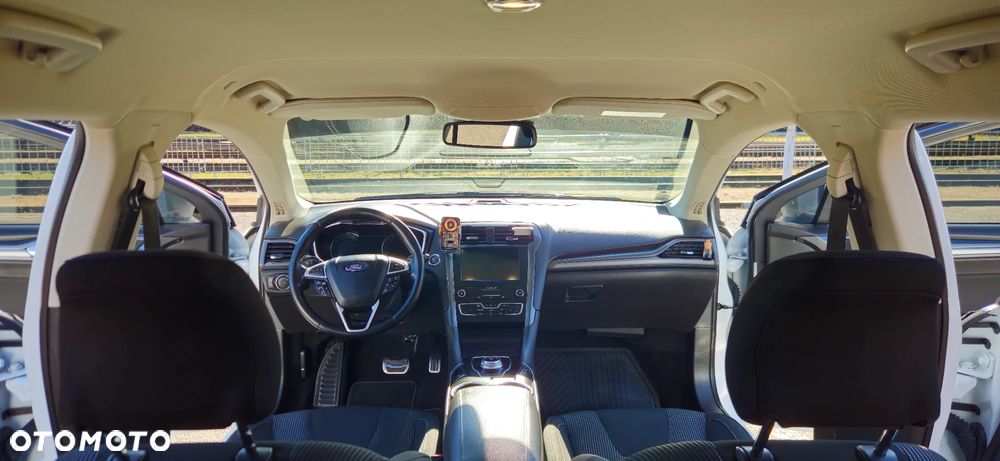 Ford Mondeo - 32