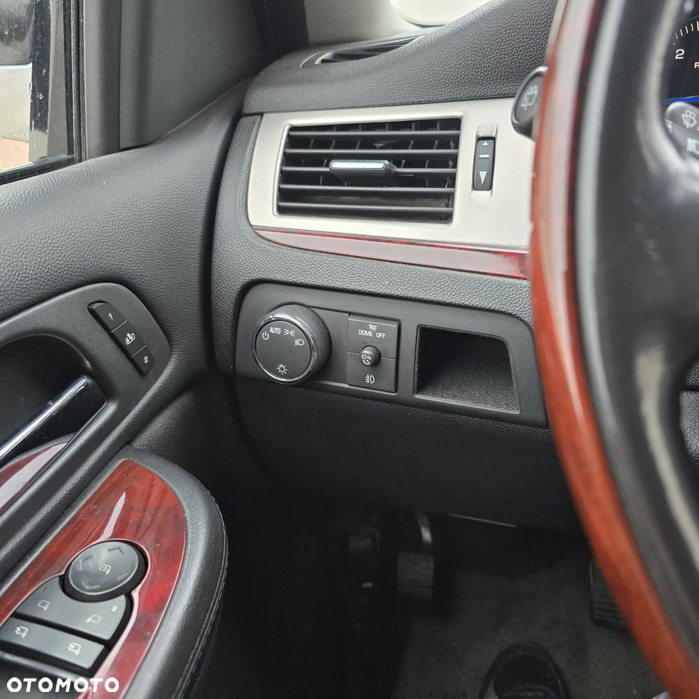 Cadillac Escalade - 16