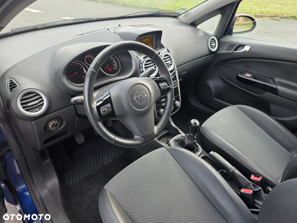 Opel Corsa 1.4 16V Cosmo - 13