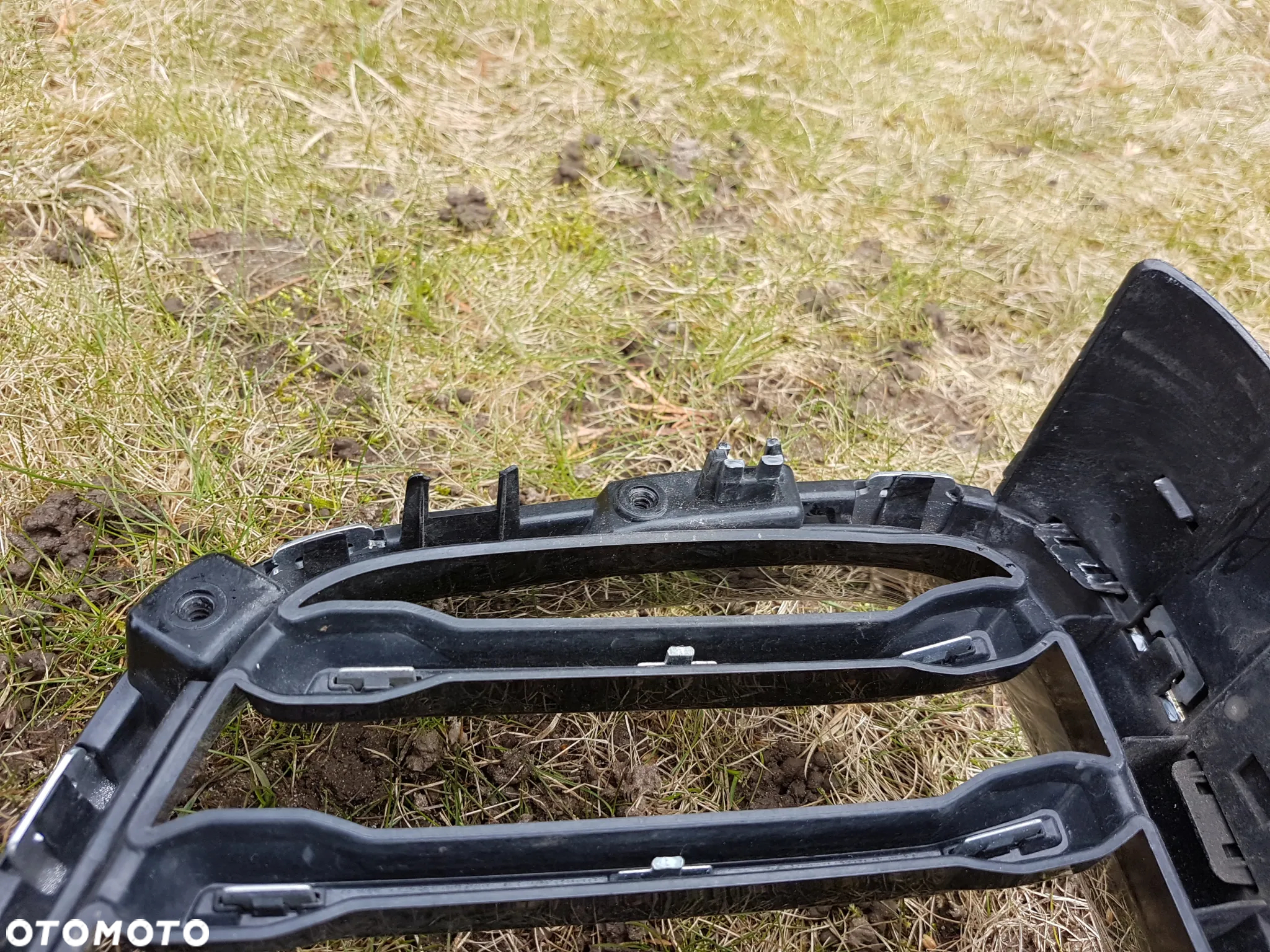 VOLVO XC60 II 17- GRILL ATRAPA - 10