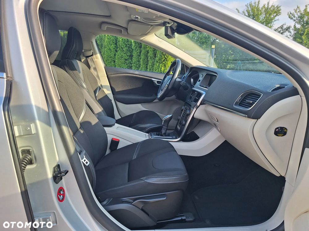 Volvo V40 D2 Momentum - 26
