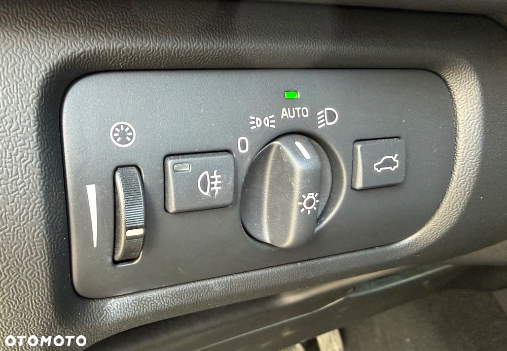 Volvo V40 D3 Momentum - 19