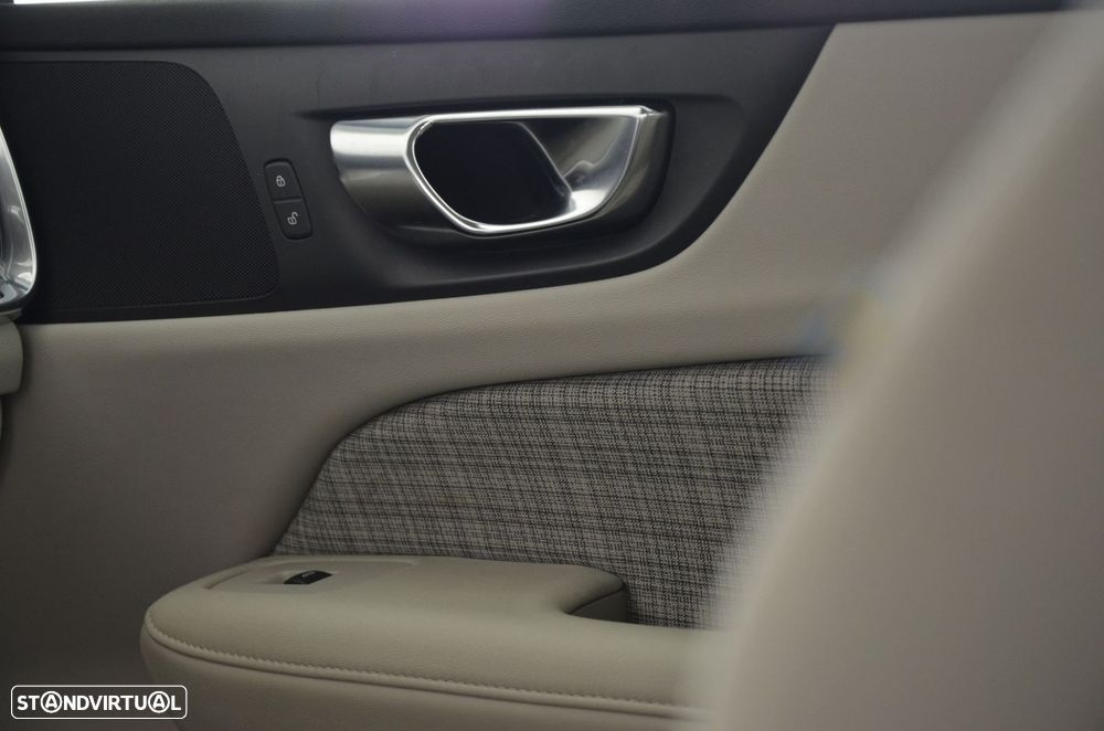 Volvo V60 2.0 T6 AWD TE Core - 25