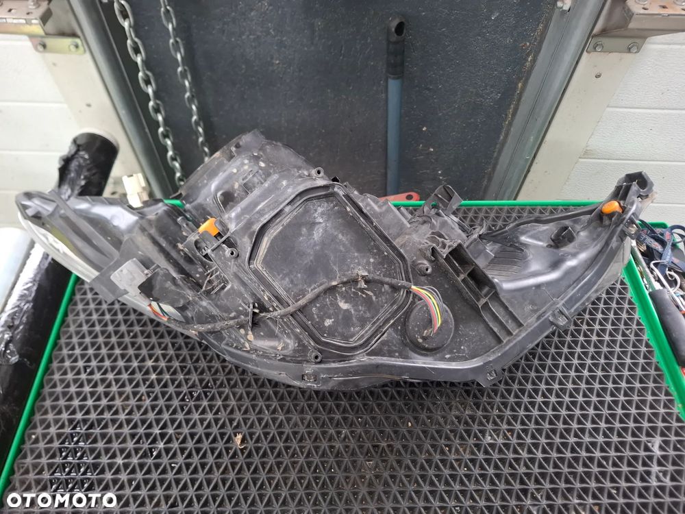 TOYOTA AURIS E18 1.8 HYBRYDA HB LAMPA LEWY PRZÓD - 4