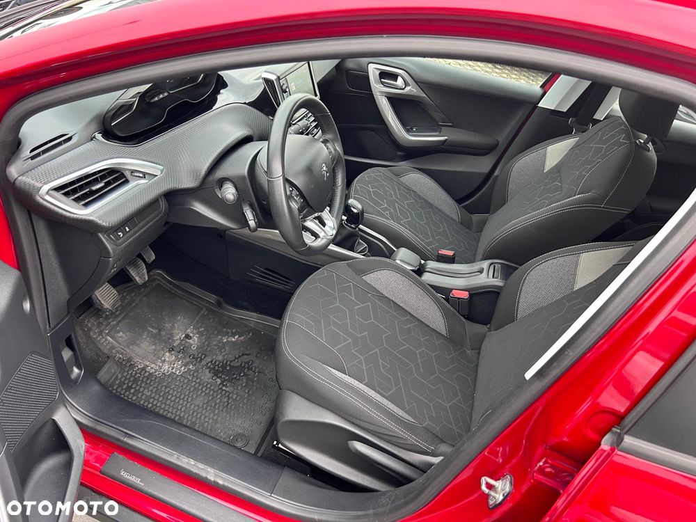 Peugeot 2008 1.2 Pure Tech Style - 11