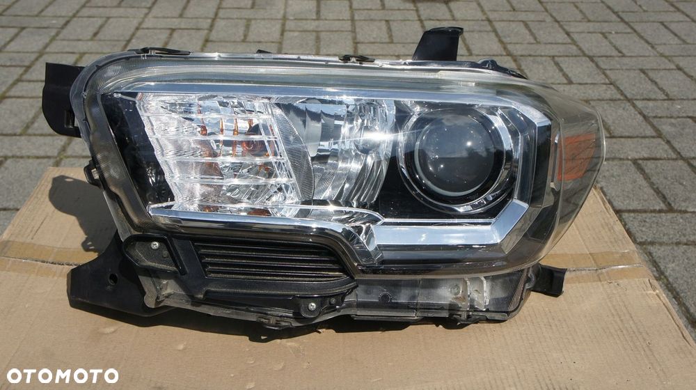 PRZEDNIA LEWA LAMPA TOYOTA TACOMA N300 - 1