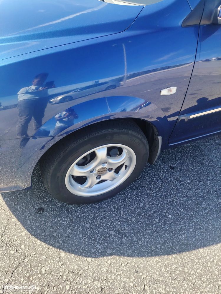 Kia Carens foto 4