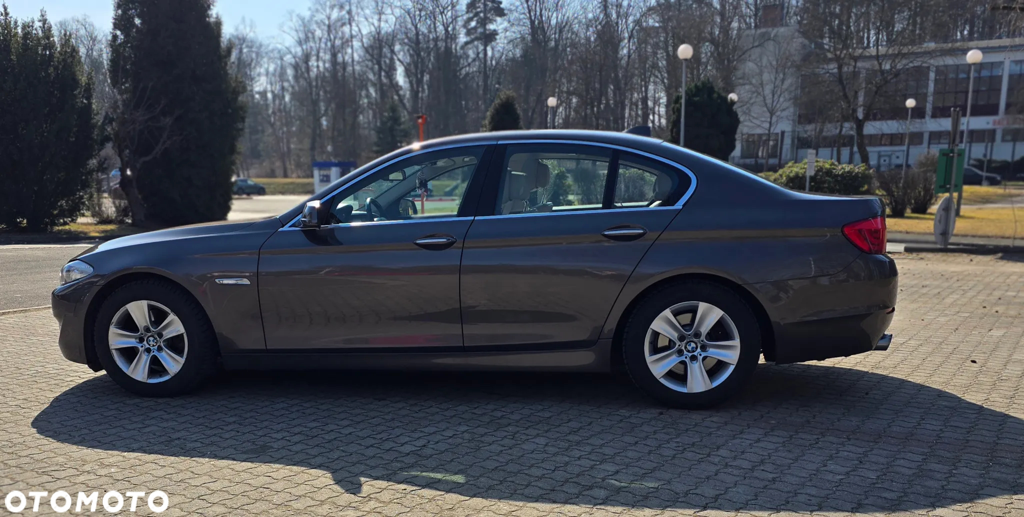 BMW Seria 5 528i xDrive Luxury Line - 3