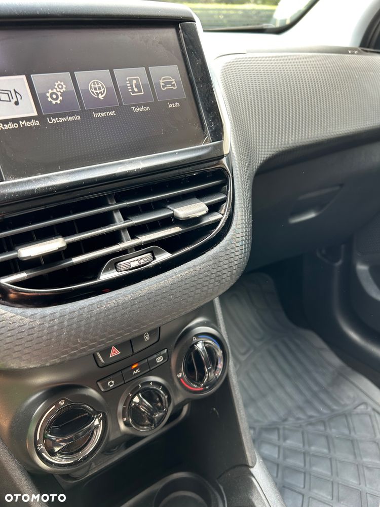 Peugeot 208 - 19