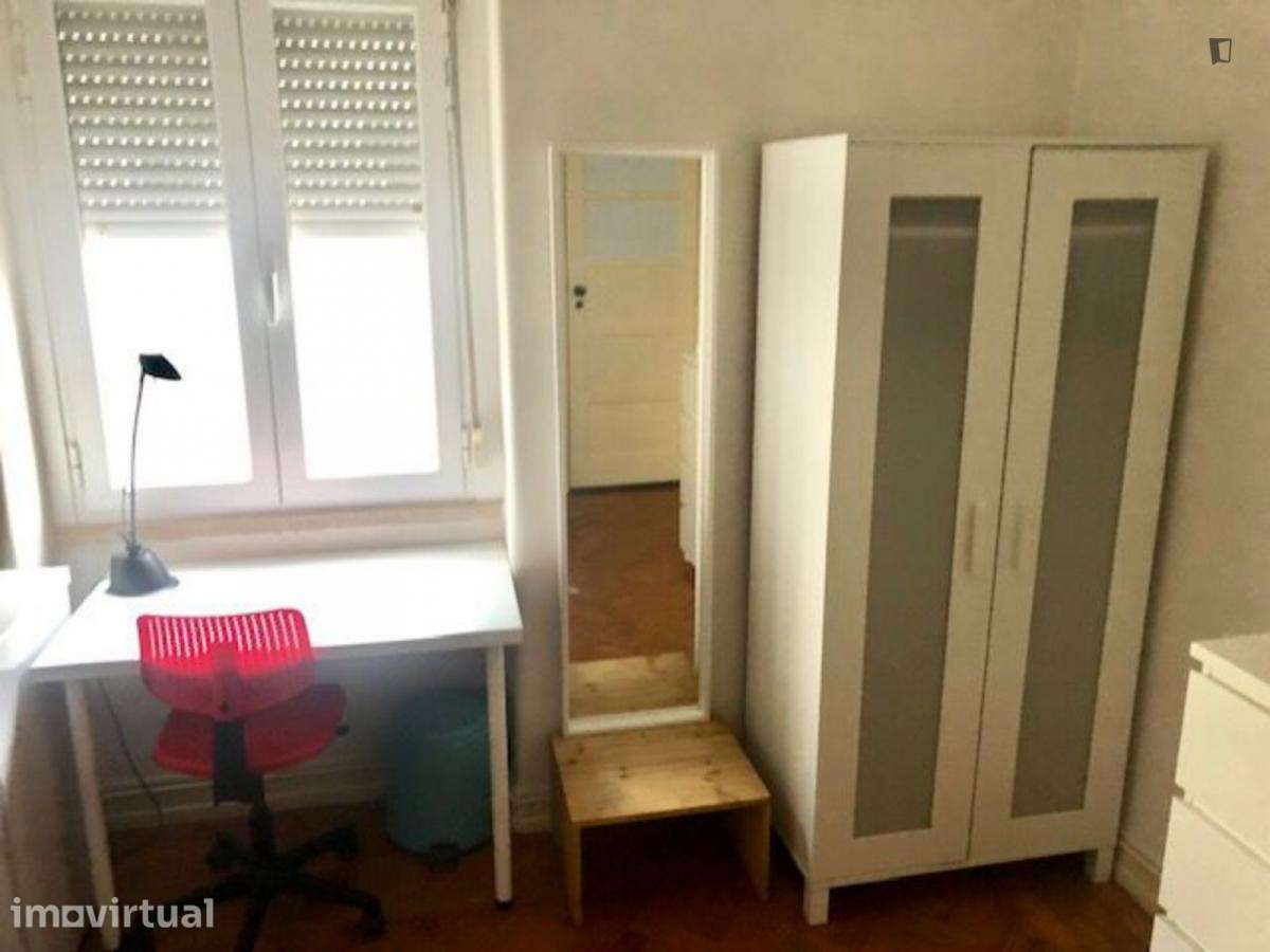 Quarto - localizado em Benfica Lisbon - Grande imagem: 5/13