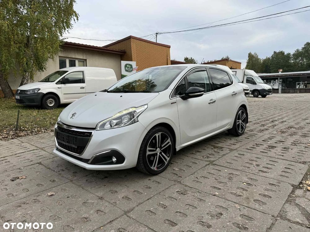 Peugeot 208 - 1
