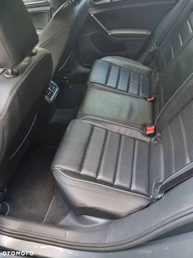 Volkswagen Golf - 18