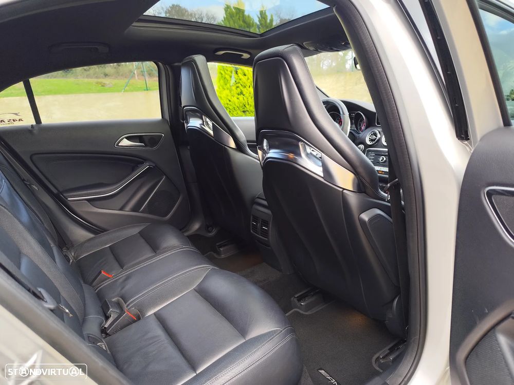 Mercedes-Benz A 45 AMG 4-Matic - 12