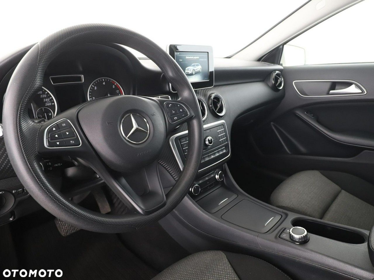Mercedes-Benz GLA 180 d 7G-DCT - 15