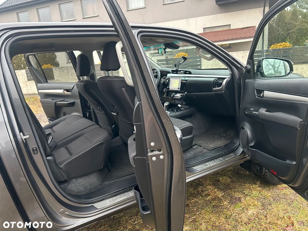 Toyota Hilux 4x4 Double Cab Autm Executive - 19