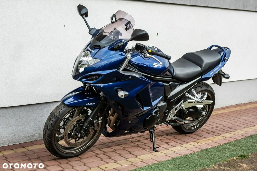 Suzuki GSX - 6