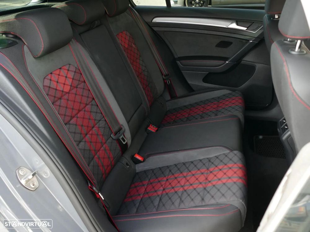 VW Golf 2.0 TSI GTi TCR DSG - 35