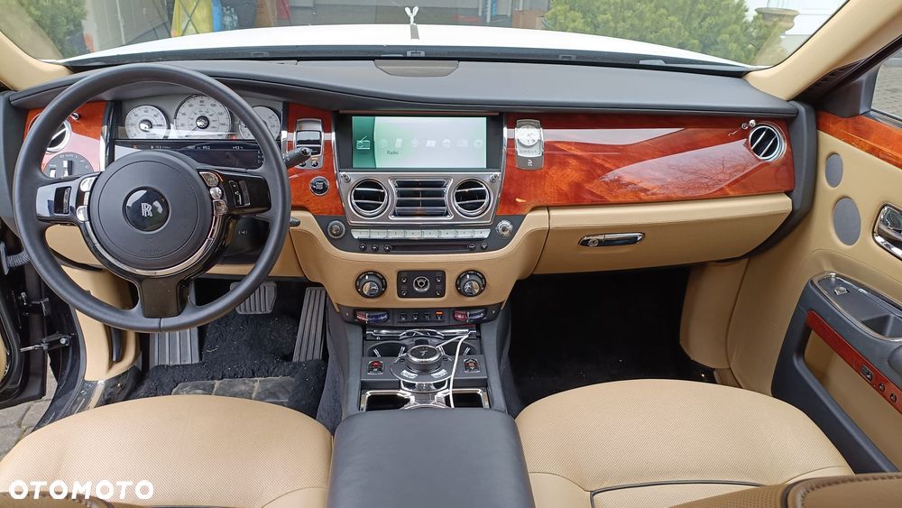 Rolls-Royce Ghost - 25