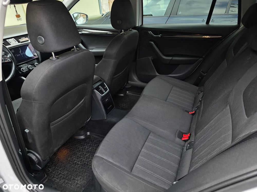 Skoda Octavia 2.0 TDI Style DSG - 11