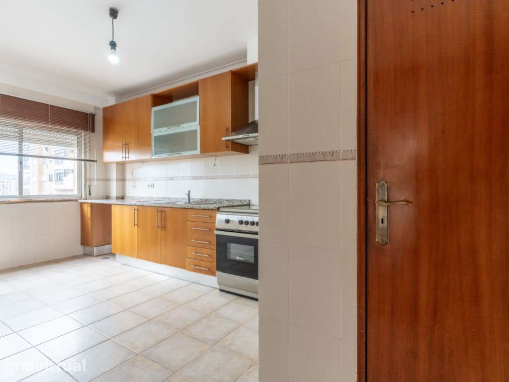T3 remodelado e com grande arrecadação - Quinta da Fidalga, Agualva - Grande imagem: 2/20