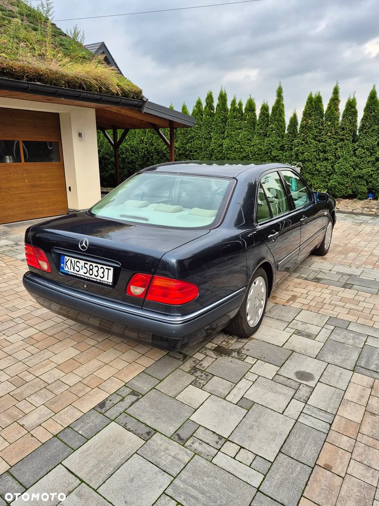 Mercedes-Benz Klasa E 320 4-Matic Elegance - 4