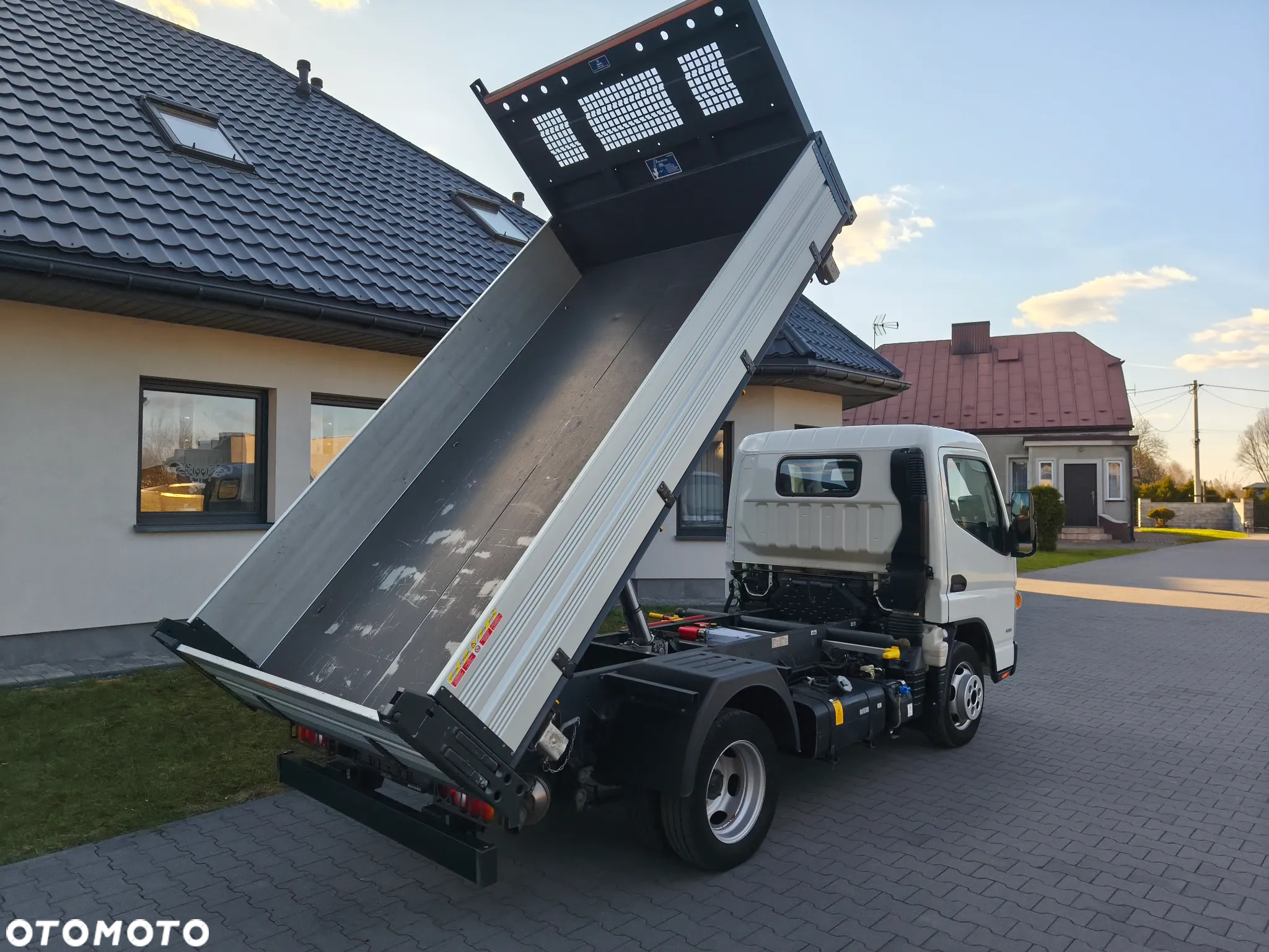 Mitsubishi Fuso Canter - 25