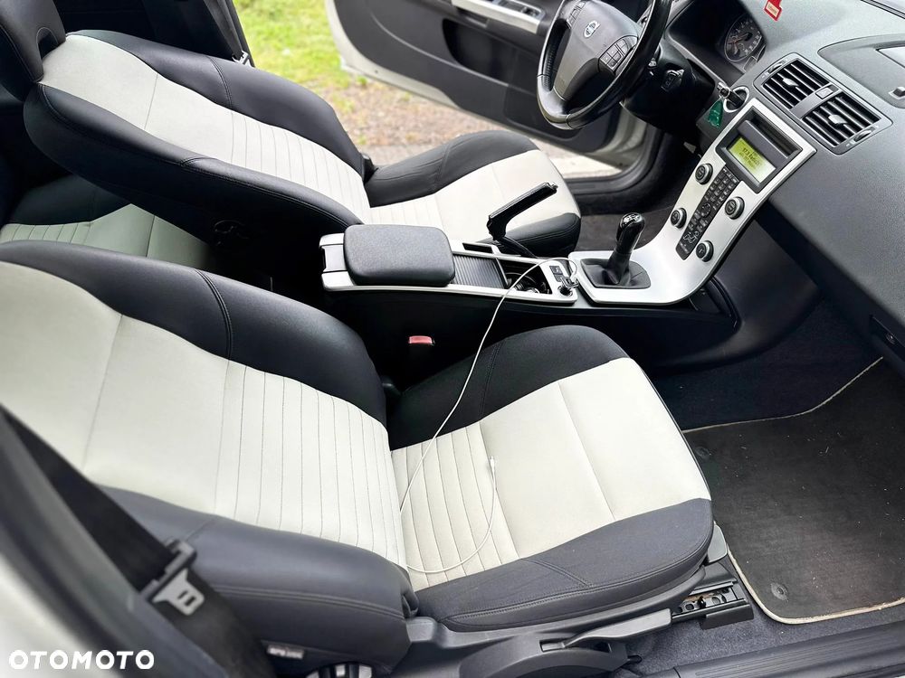 Volvo C30 D2 Momentum - 27