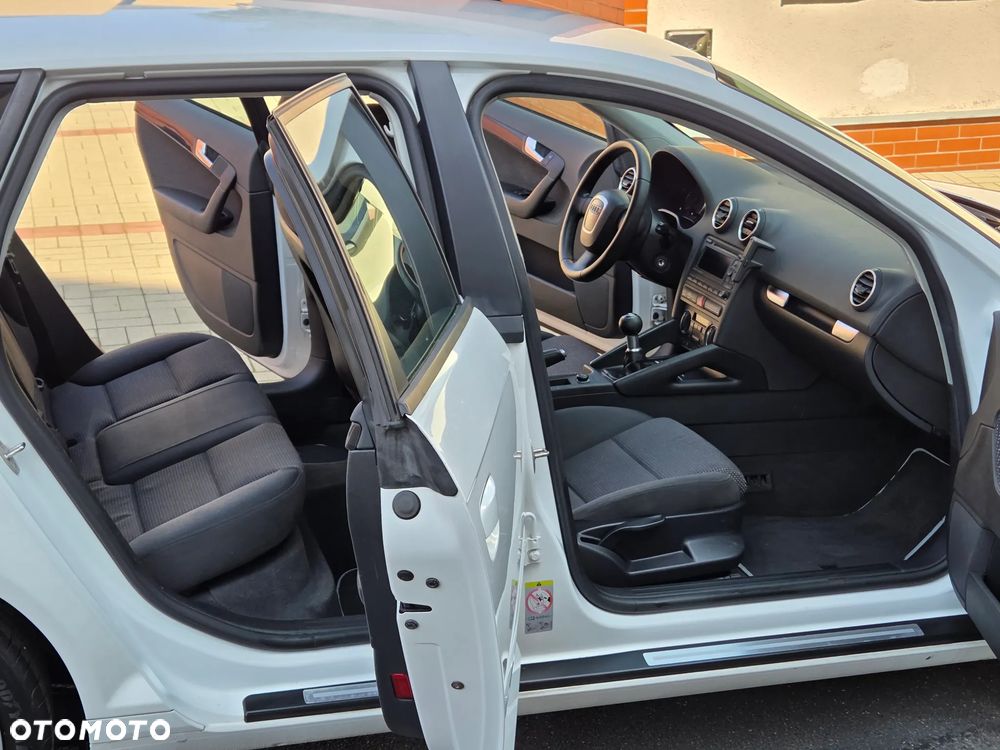 Audi A3 Sportback 1.9 TDI DPF Ambiente - 19