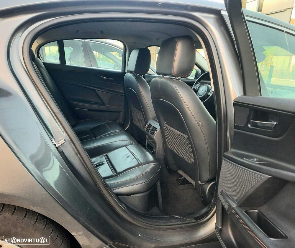 Jaguar XE 2.0 D Portfolio AWD Aut. - 22