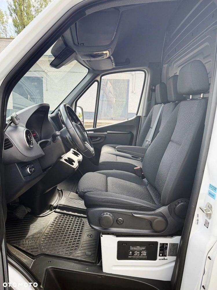 Mercedes-Benz Sprinter - 12