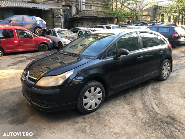 Dezmembrez Citroen C4 negru 2005