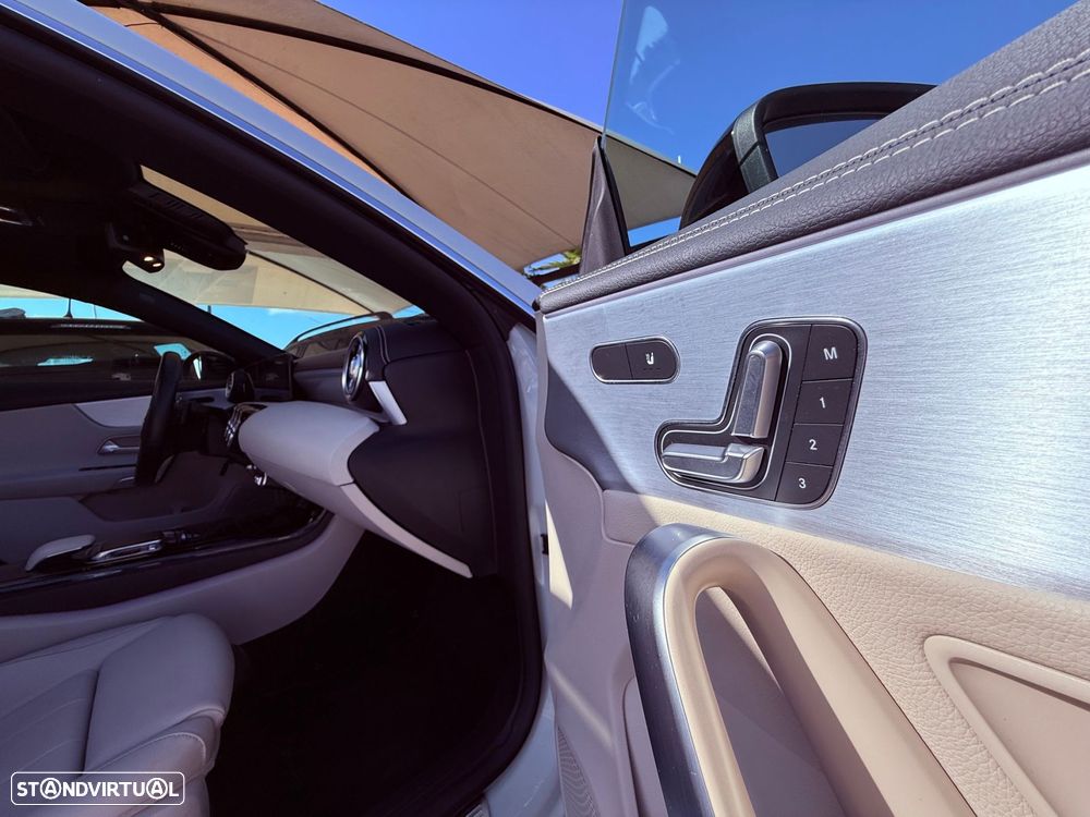 Mercedes-Benz CLA 180 7G-DCT Special Edition - 38