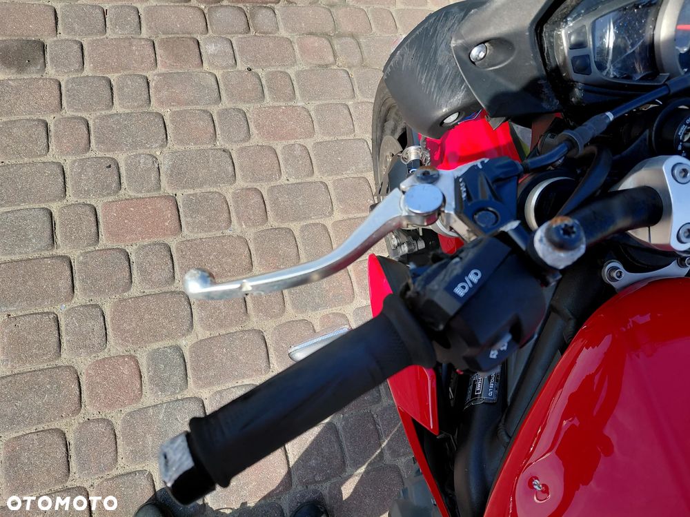 Triumph Street Triple - 18